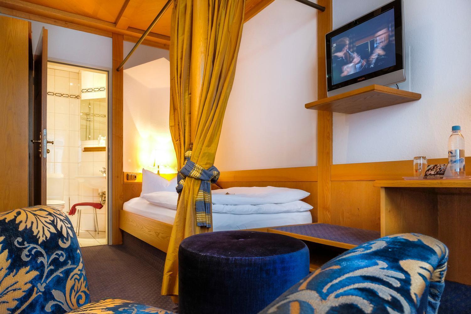 Hotel Post Бургхаузен Екстериор снимка
